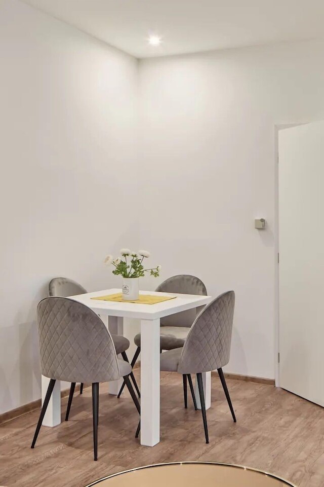 ヘレンホームステイジジコフ