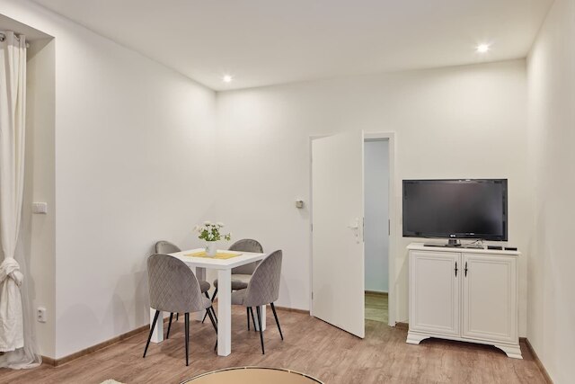 ヘレンホームステイジジコフ