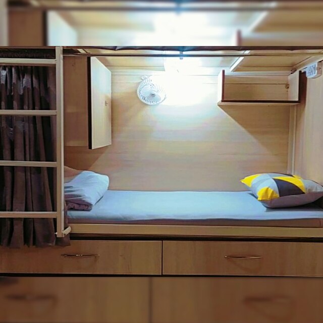 アバズ オックスフォードキャップス シャープール ジャット - キャンパス アコモデーション