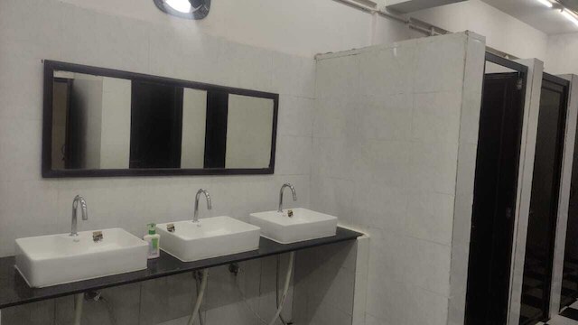 アバズ オックスフォードキャップス シャープール ジャット - キャンパス アコモデーション