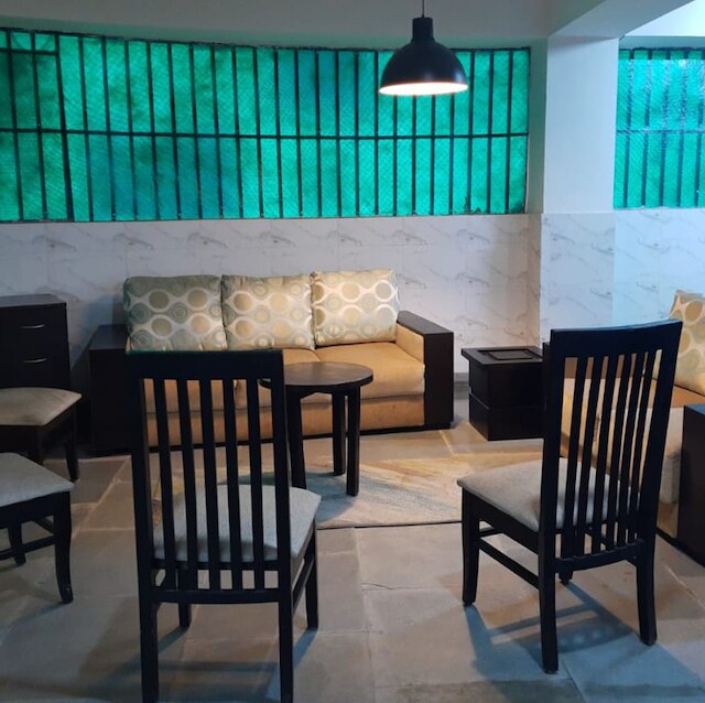 アバズ オックスフォードキャップス シャープール ジャット - キャンパス アコモデーション