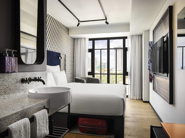 トライブ プノンペン ポスト オフィス スクエア