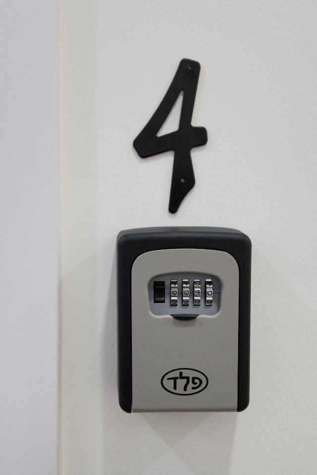 アジュ ベン イェフダ 23