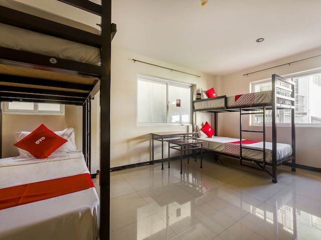 ワクチン接種スタッフ - OYO 850 Clr Mn イン