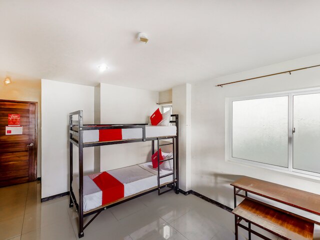 ワクチン接種スタッフ - OYO 850 Clr Mn イン