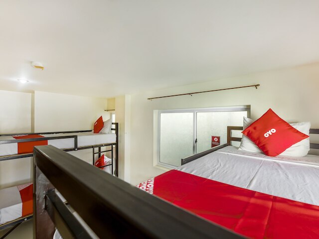 ワクチン接種スタッフ - OYO 850 Clr Mn イン