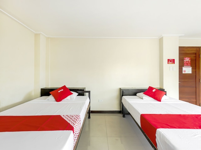 ワクチン接種スタッフ - OYO 850 Clr Mn イン