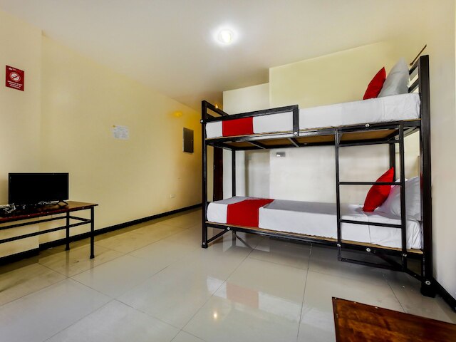 ワクチン接種スタッフ - OYO 850 Clr Mn イン