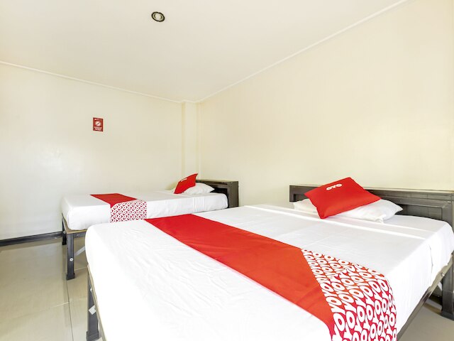 ワクチン接種スタッフ - OYO 850 Clr Mn イン