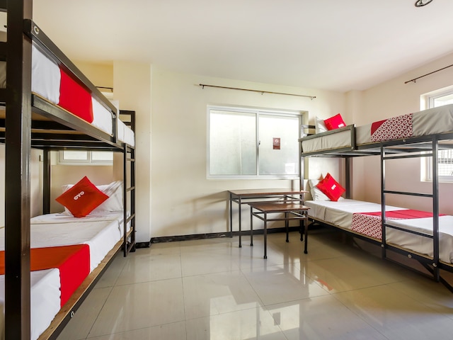 ワクチン接種スタッフ - OYO 850 Clr Mn イン