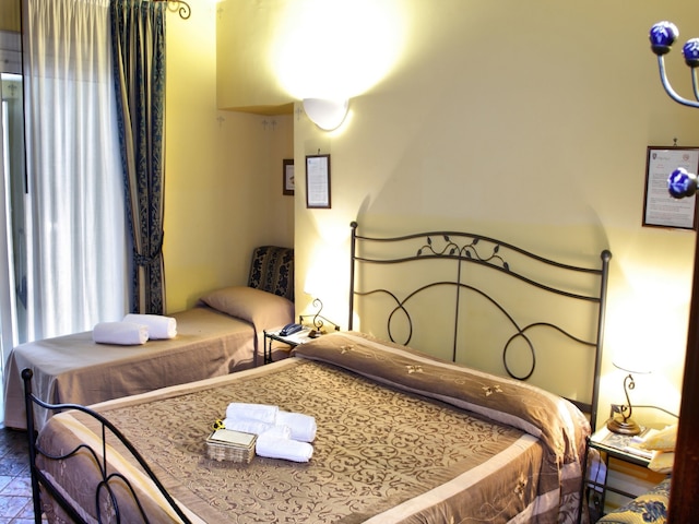 ダブル トリプル ルーム イン ネイプルズ シティ センター