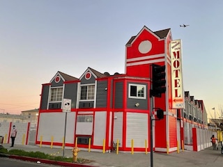 ザ・ブロードウェイ・イン