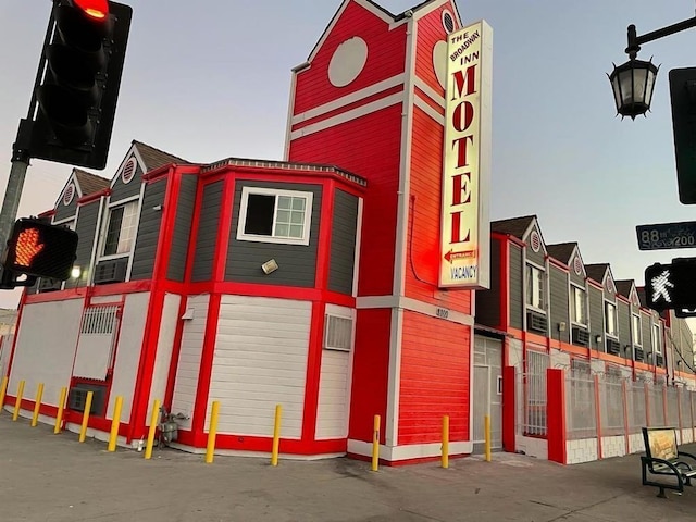 ザ・ブロードウェイ・イン