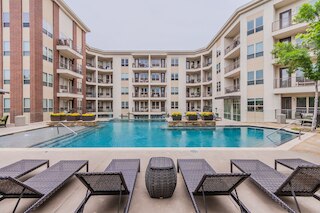 コーポレート スイーツ アット ビクトリー パーク ダラス