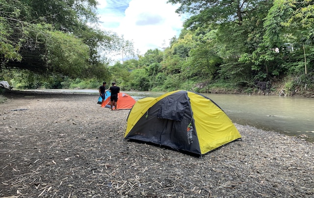 パサール クボン エンプリング キャンピング グラウンド