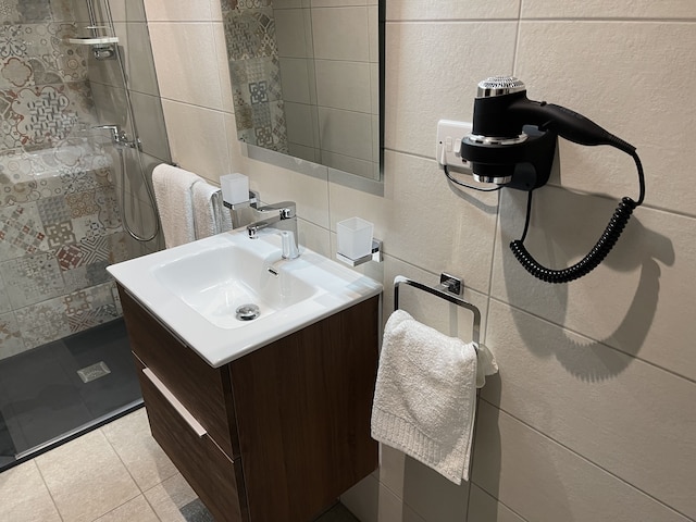 スピノラ ベイ 3  ダブル ベッド ニア ビーチ プライム ロケーション