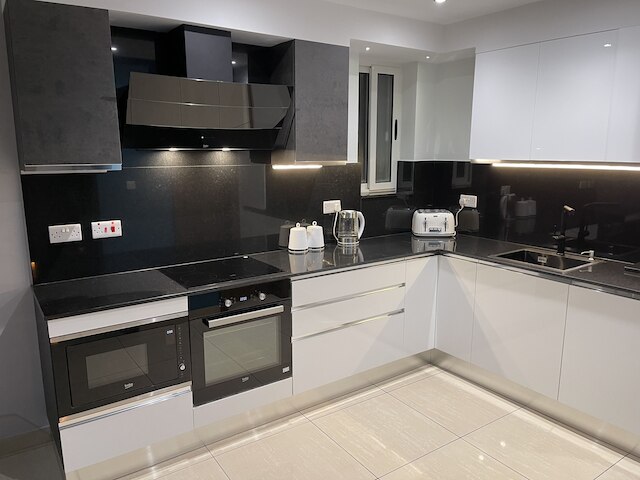 スピノラ ベイ 3  ダブル ベッド ニア ビーチ プライム ロケーション