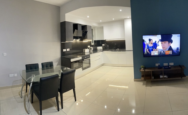 スピノラ ベイ 3  ダブル ベッド ニア ビーチ プライム ロケーション