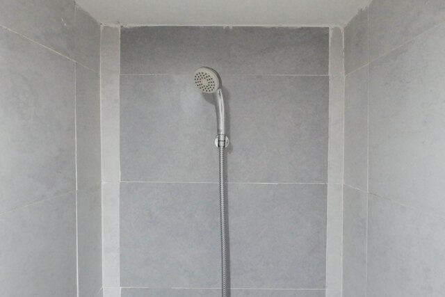 コージー アンド コンパクト スタジオ アパートメント アット タマン メラティ スラバヤ