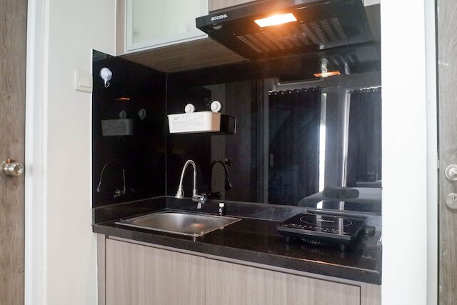 コージー アンド コンパクト スタジオ アパートメント アット タマン メラティ スラバヤ