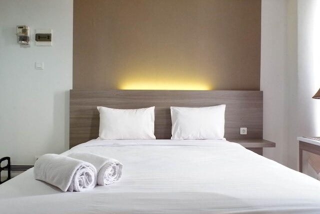 コージー アンド コンパクト スタジオ アパートメント アット タマン メラティ スラバヤ