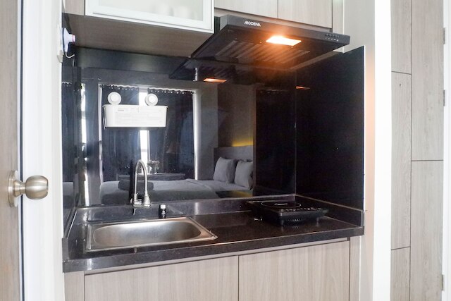 コージー アンド コンパクト スタジオ アパートメント アット タマン メラティ スラバヤ