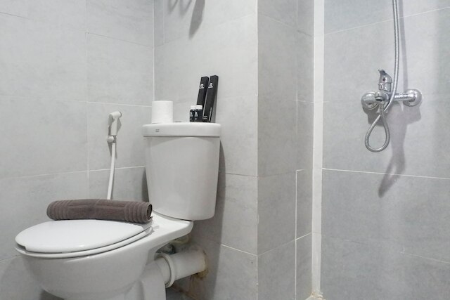 コージー アンド コンパクト スタジオ アパートメント アット タマン メラティ スラバヤ