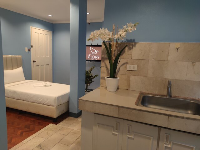 グローリー・ホテル・クバオ