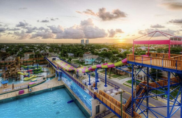 ビューティフルビーチフロントリゾートコンド