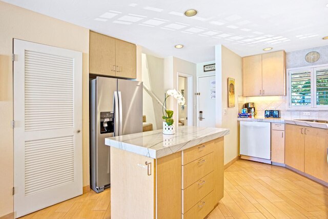 ロケラニ LOK-B203 バイ KBM