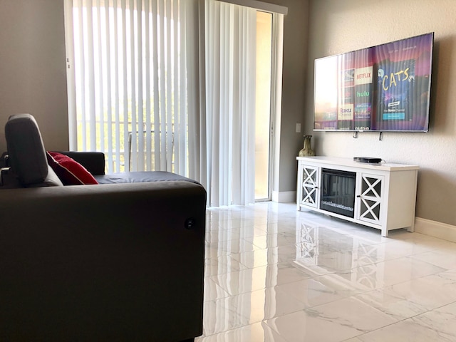 301 - スーパー クリーン & ビューティフルプールズ ジム レイク