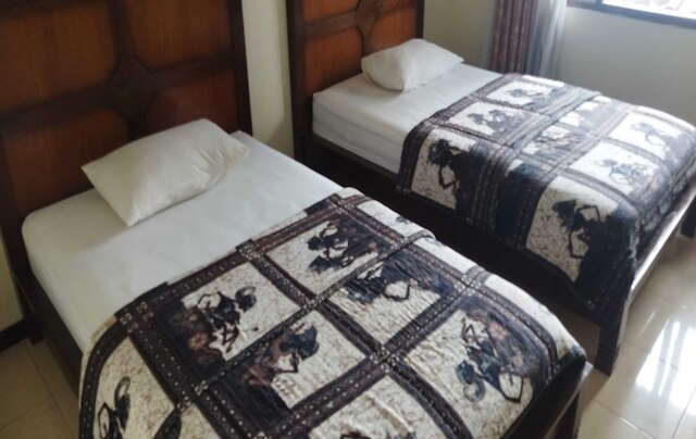 グリヤ・ジョグロ・カリウラング