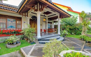 グリヤ・ジョグロ・カリウラング