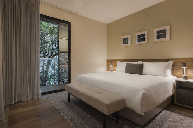 レオノラ ブティック ステイズ バイ ビアドラ