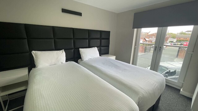 メイズ・アパートメンツ