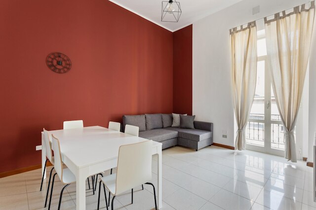 ヴィア パスクアレ 16 イン ナポリ