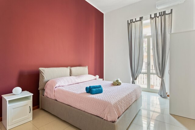 ヴィア パスクアレ 16 イン ナポリ