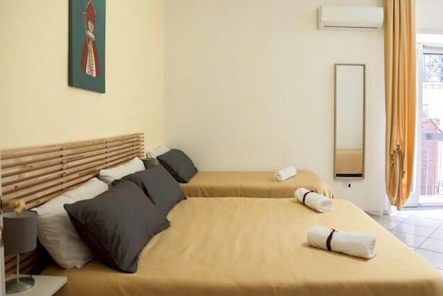 ヴィア マンチーニ 12 イン ナポリ