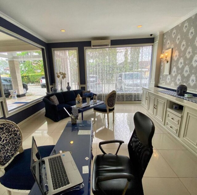 ロエマー モエシ メダン