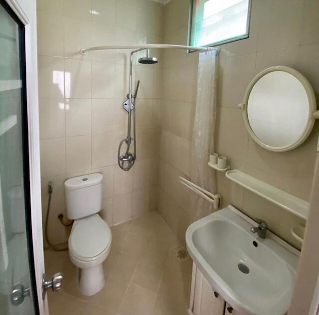 ロエマー モエシ メダン