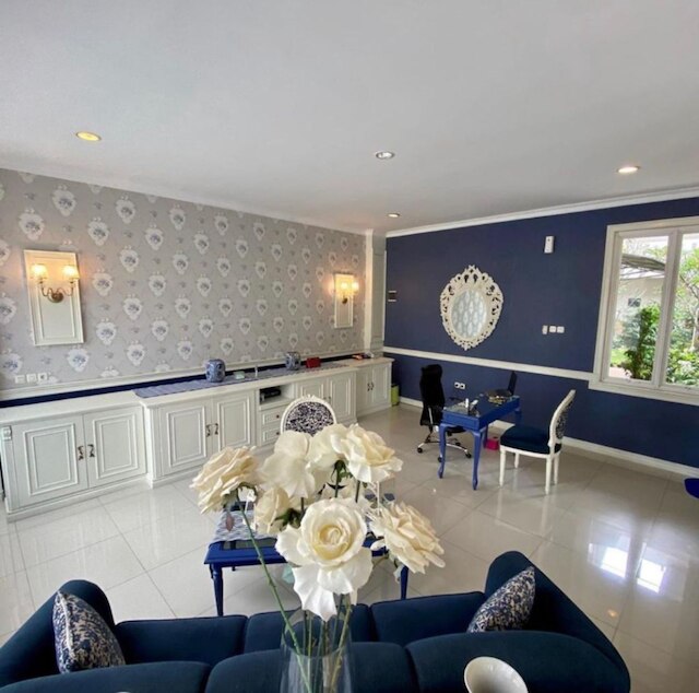 ロエマー モエシ メダン