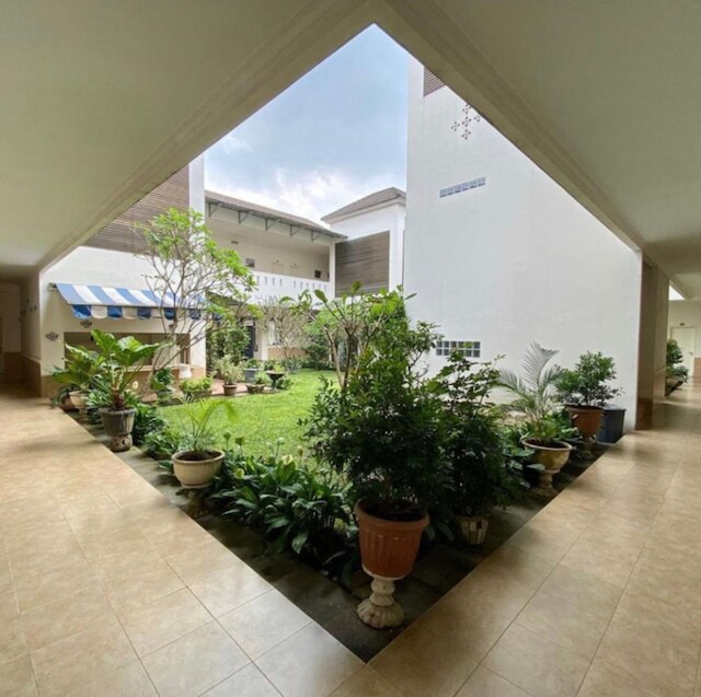 ロエマー モエシ メダン