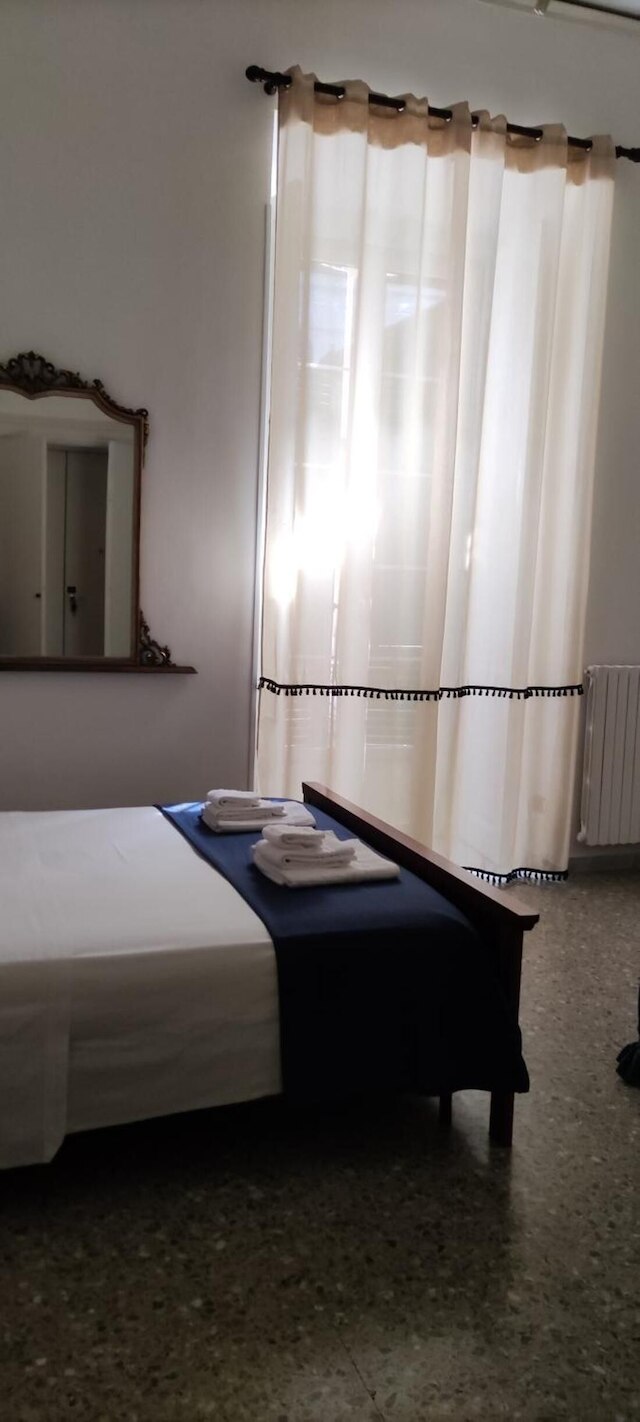 ルーム カム アンド ビジット ネープルズ !! ウィ ルック フォー