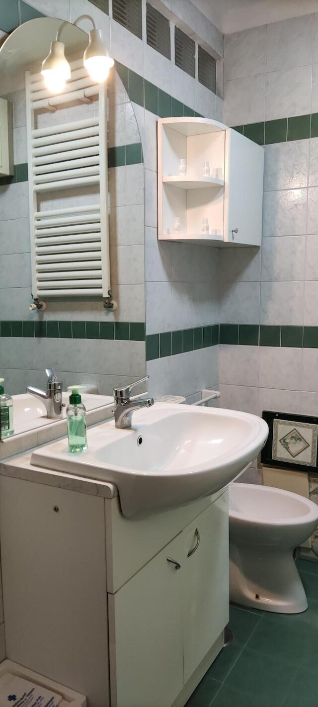 ルーム カム アンド ビジット ネープルズ !! ウィ ルック フォー