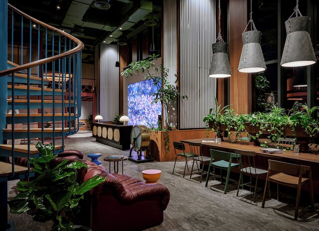 25 アワーズ ホテル ジャカルタ ジ オッドバード