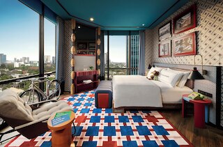 25 アワーズ ホテル ジャカルタ ジ オッドバード