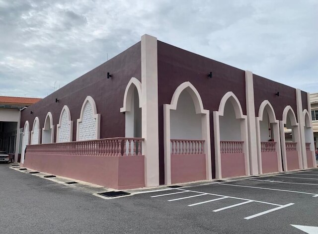 カフェ & キャピタル O 90756 カラ フル  ホテル