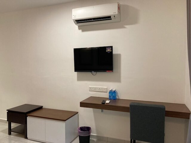 カフェ & キャピタル O 90756 カラ フル  ホテル