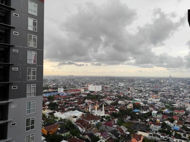 コンフィー スタジオ アット ヴィダ ビュー マカッサル アパートメント