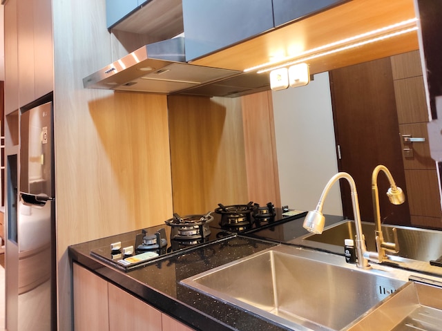 コンフィー スタジオ アット ヴィダ ビュー マカッサル アパートメント